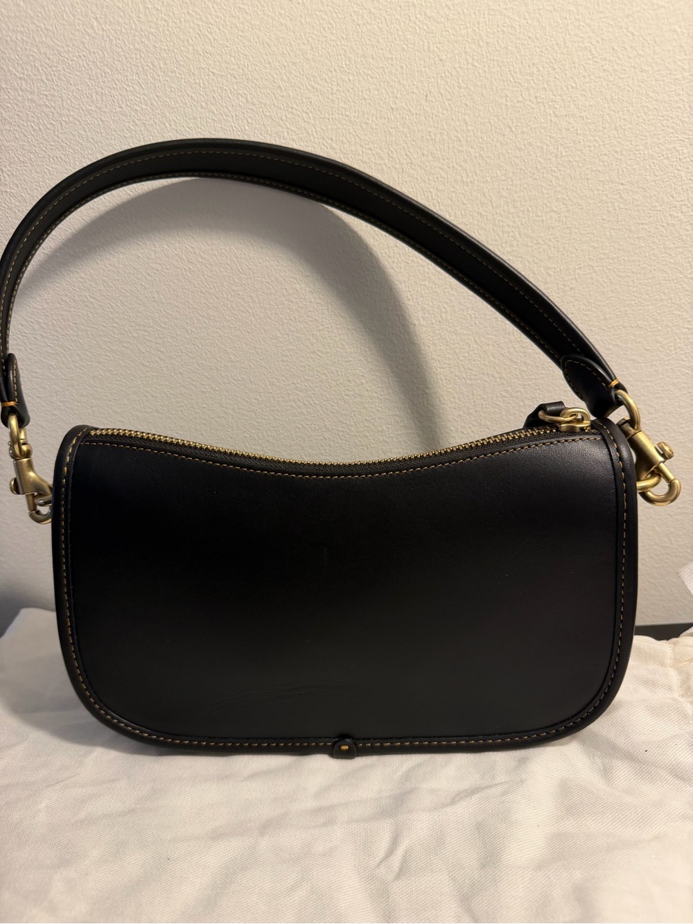 Coach Swinger 20 in Brass/Black - Picture 3 of 7